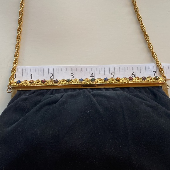 Vintage black sueded fabric with gold tone jeweled clap n short chain & pouch - Picture 12 of 17